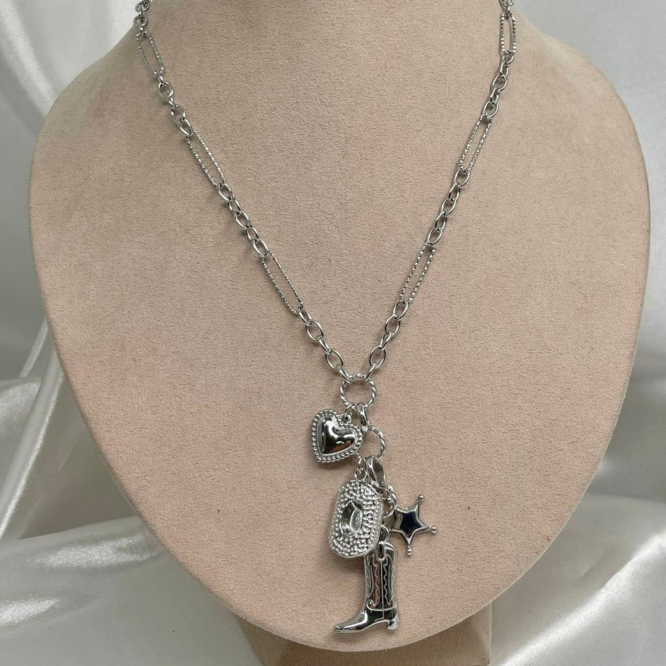 Collar Botas y Sombrero