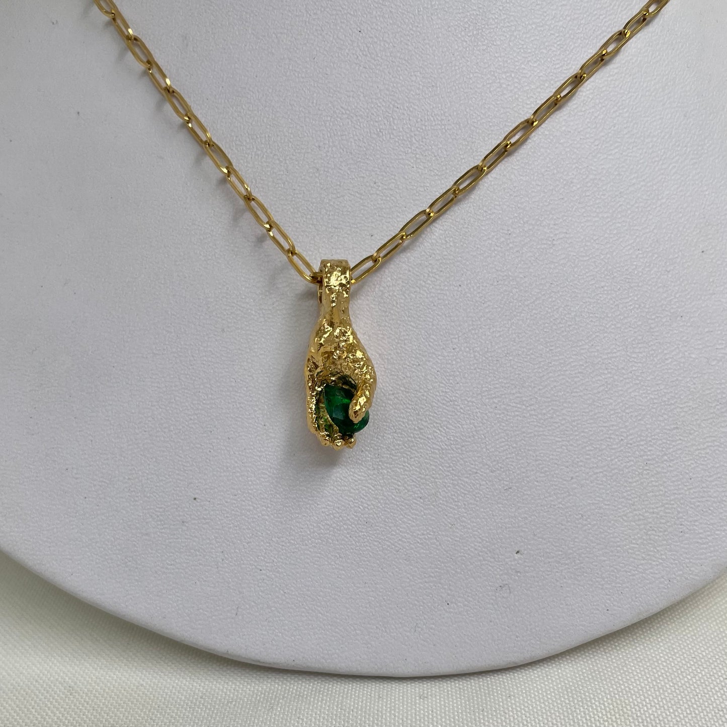 Cadena dije mano piedra verde