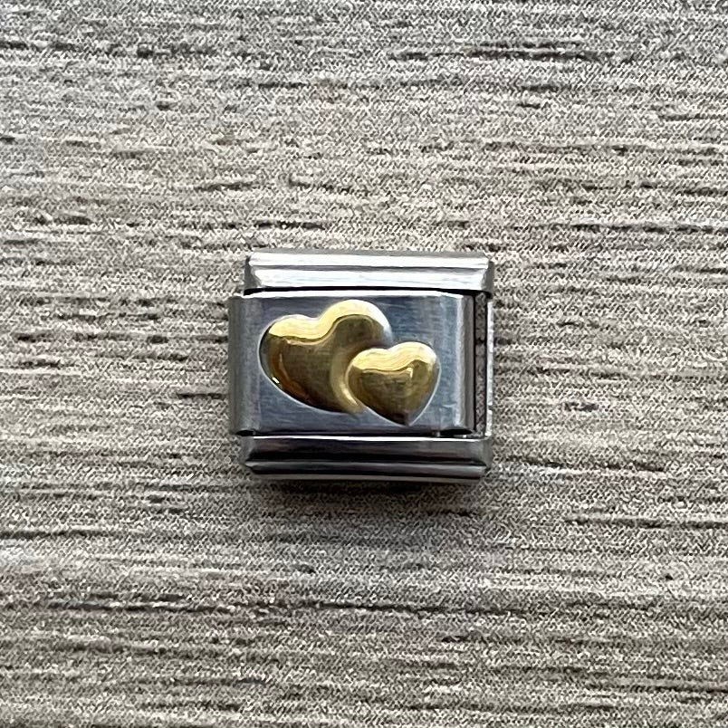 CHARM Dos Corazones Silueta 💕