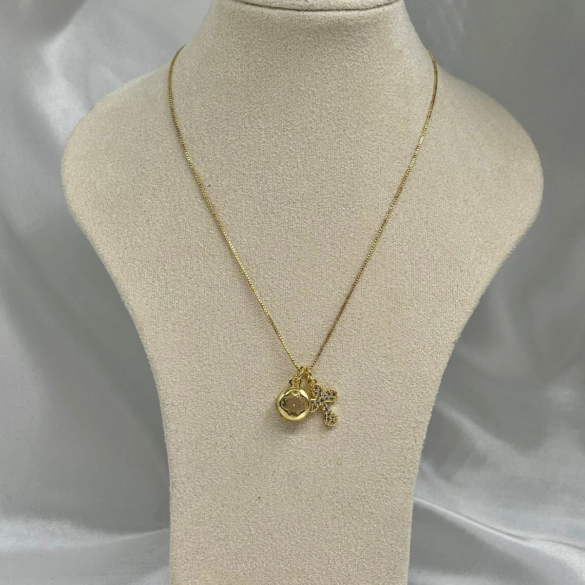 Collar Flor y Cruz