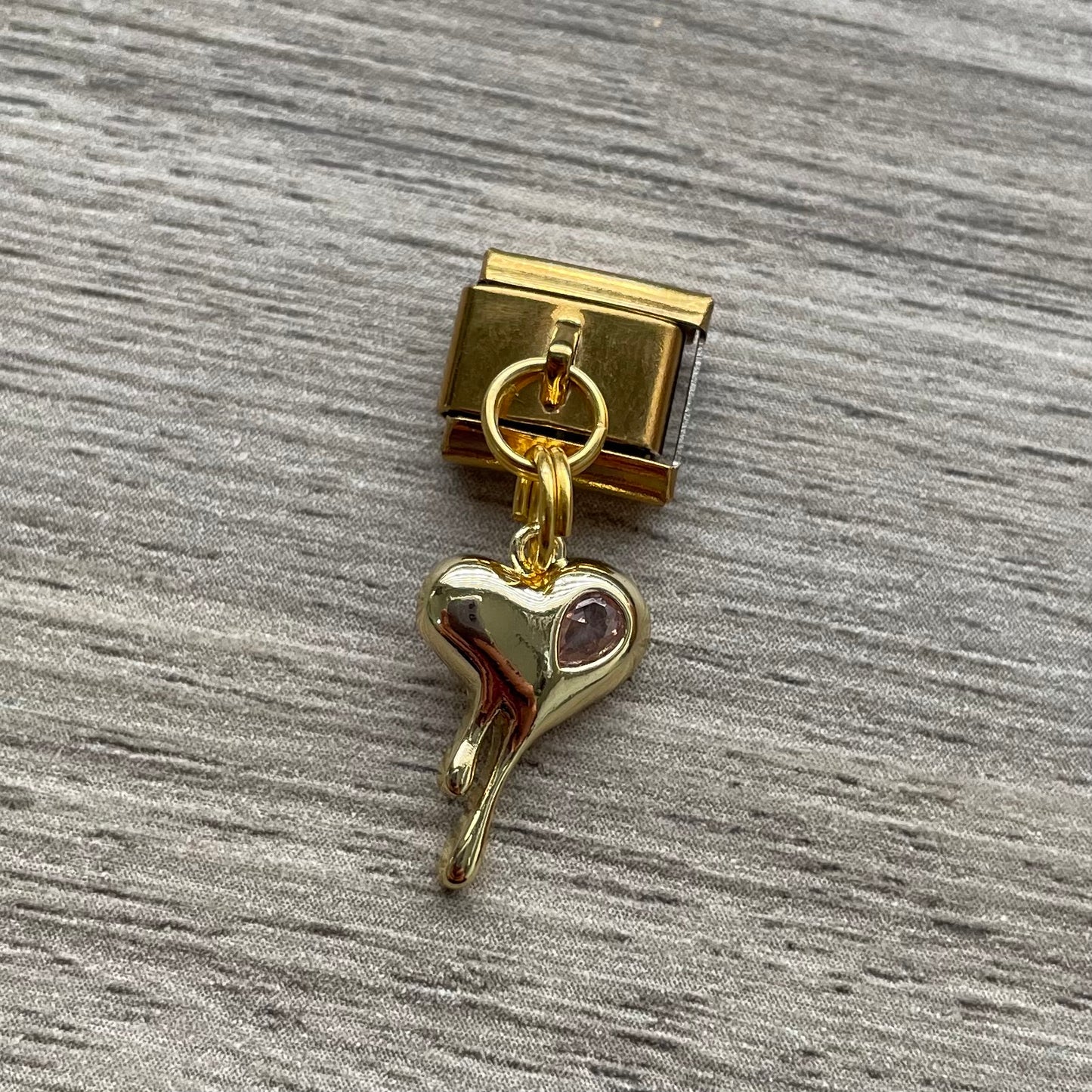 CHARM Gold Corazón Derretido Colgante