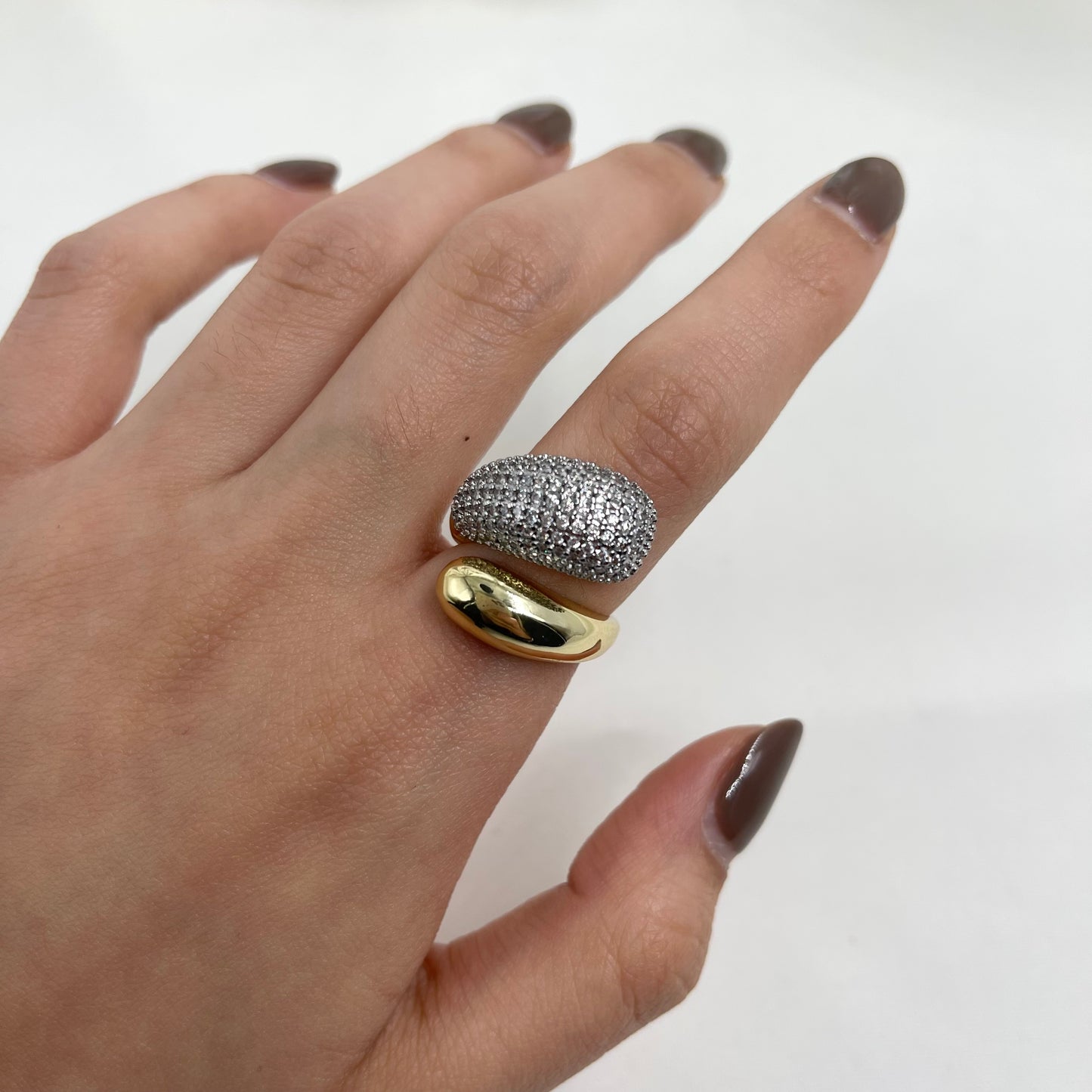 Anillo Bottega con circonias