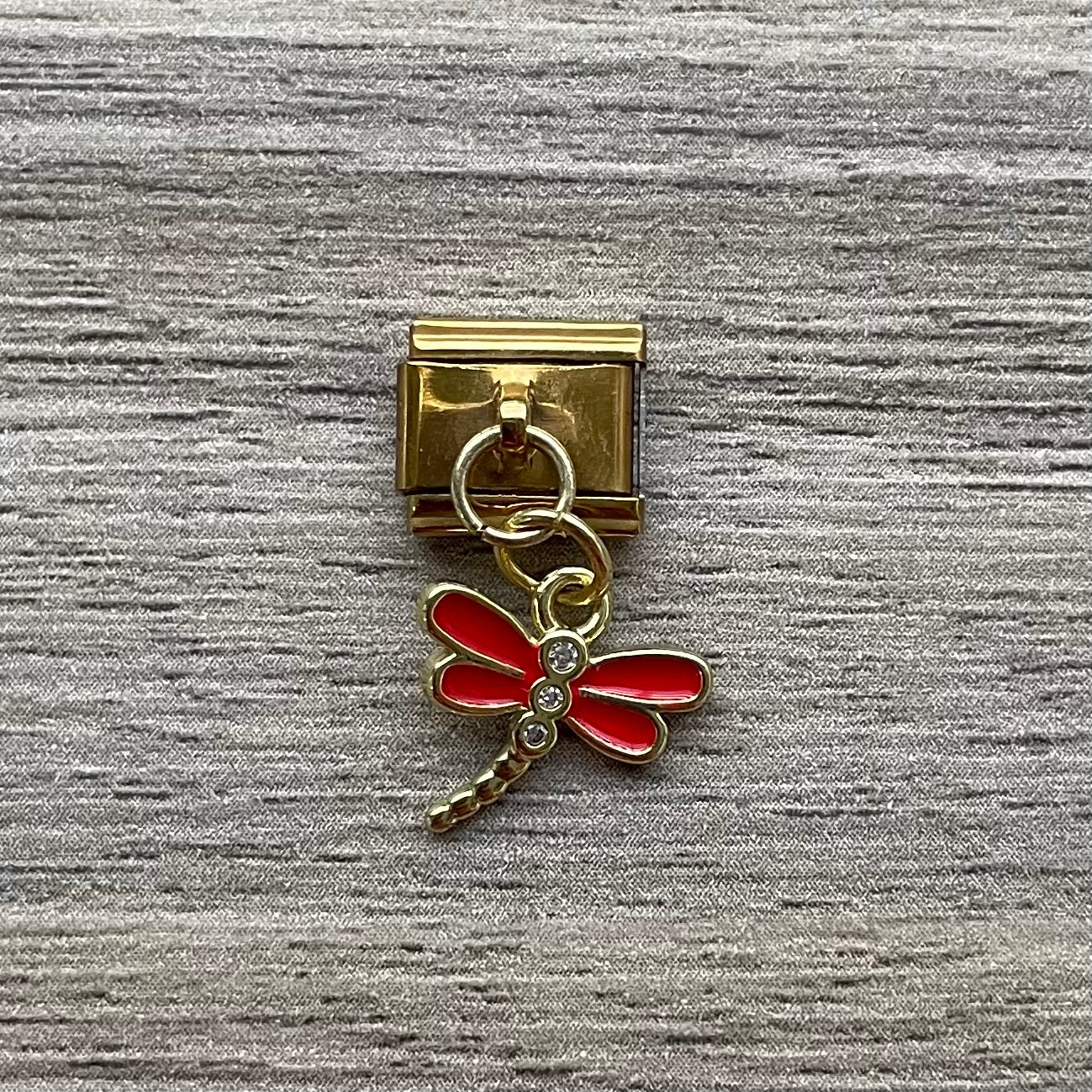 CHARM Libélula Colgante