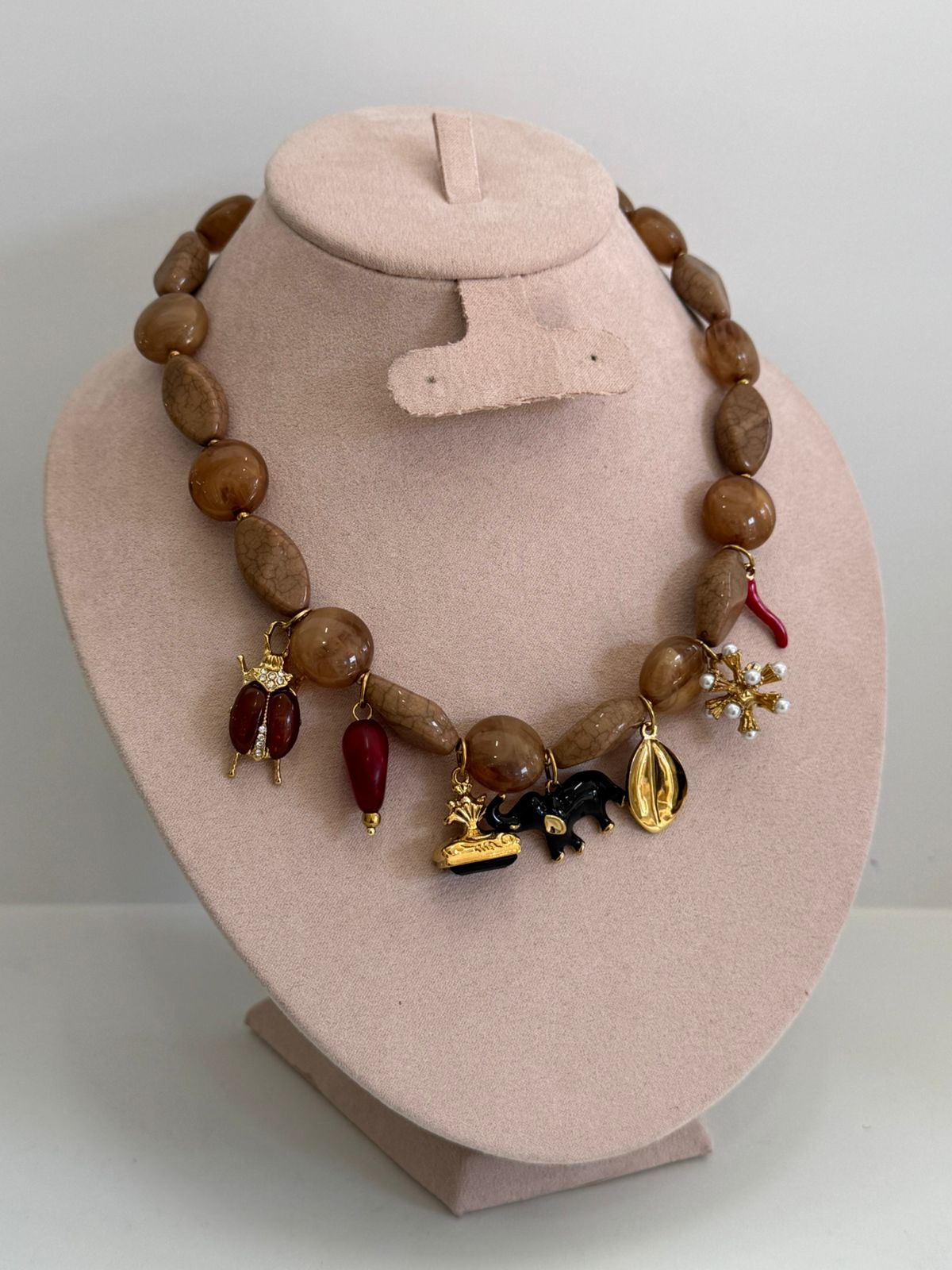 Collar Acrílicos Elefante Beige