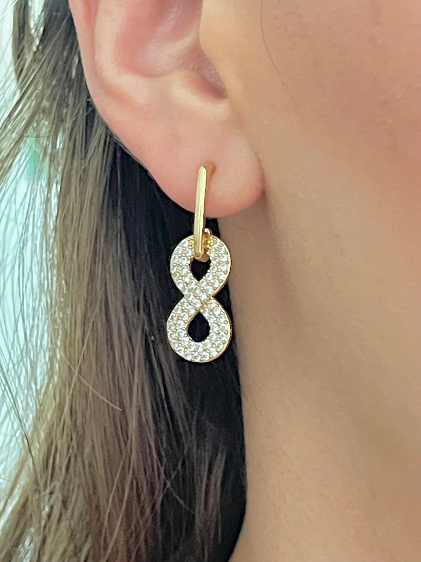 Aretes dorado infinito