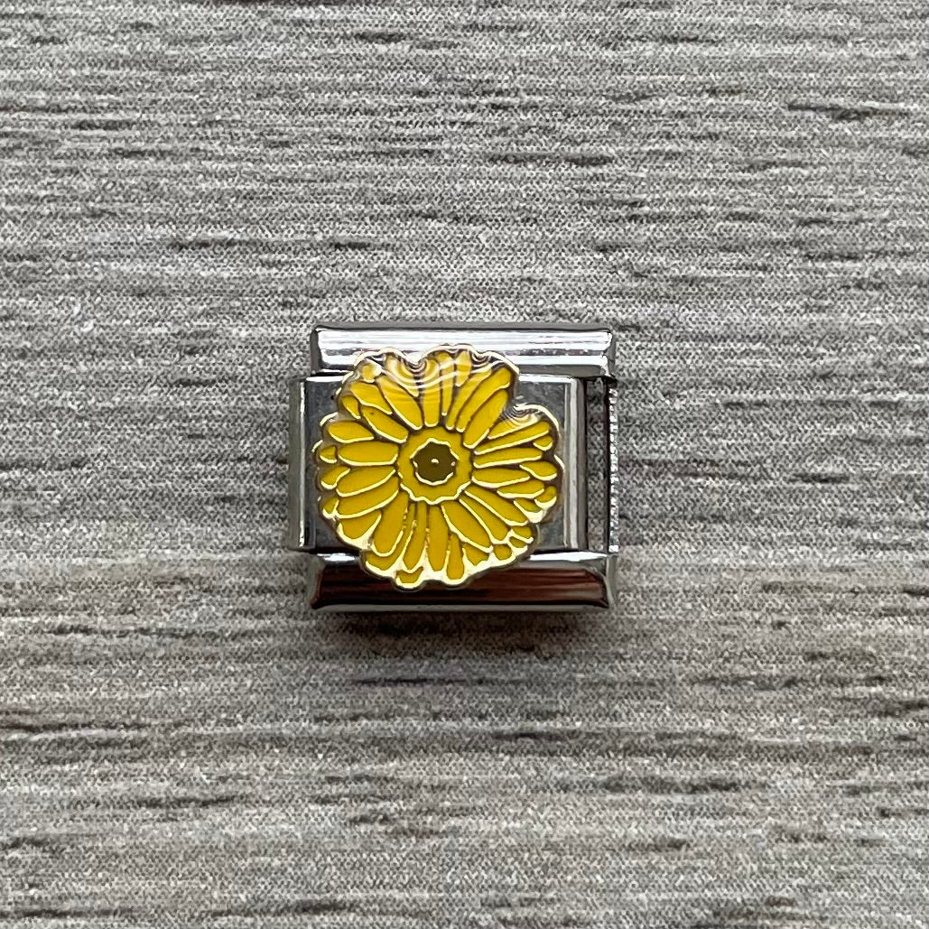 CHARM Flor Amarilla 🌼