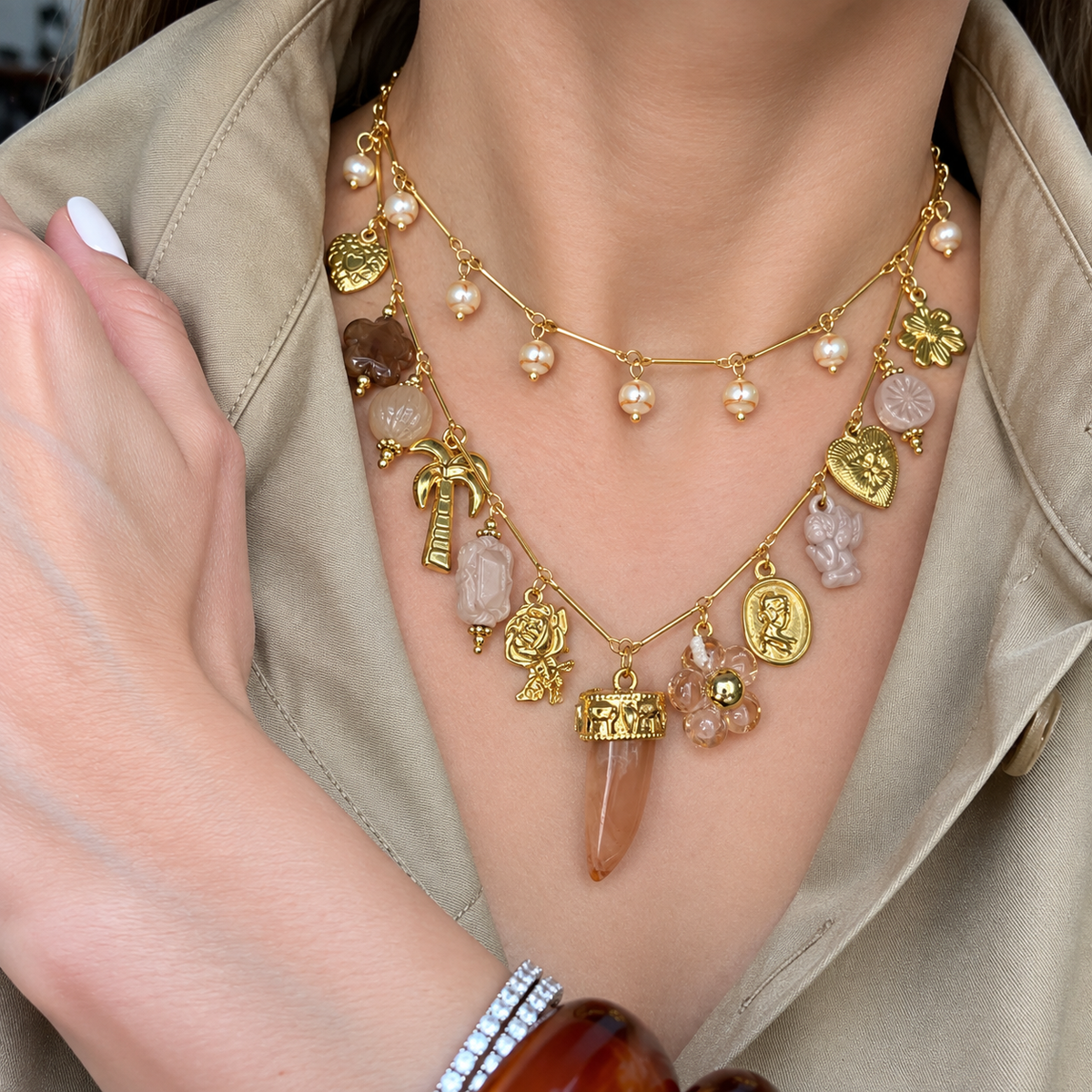 Collar doble cuerno