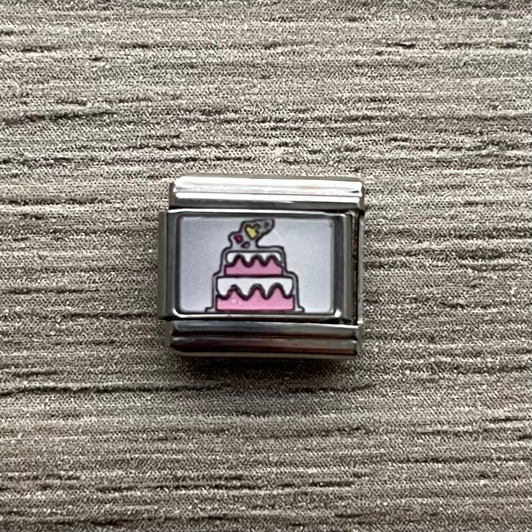 CHARM Pastel con fondo blanco🎂