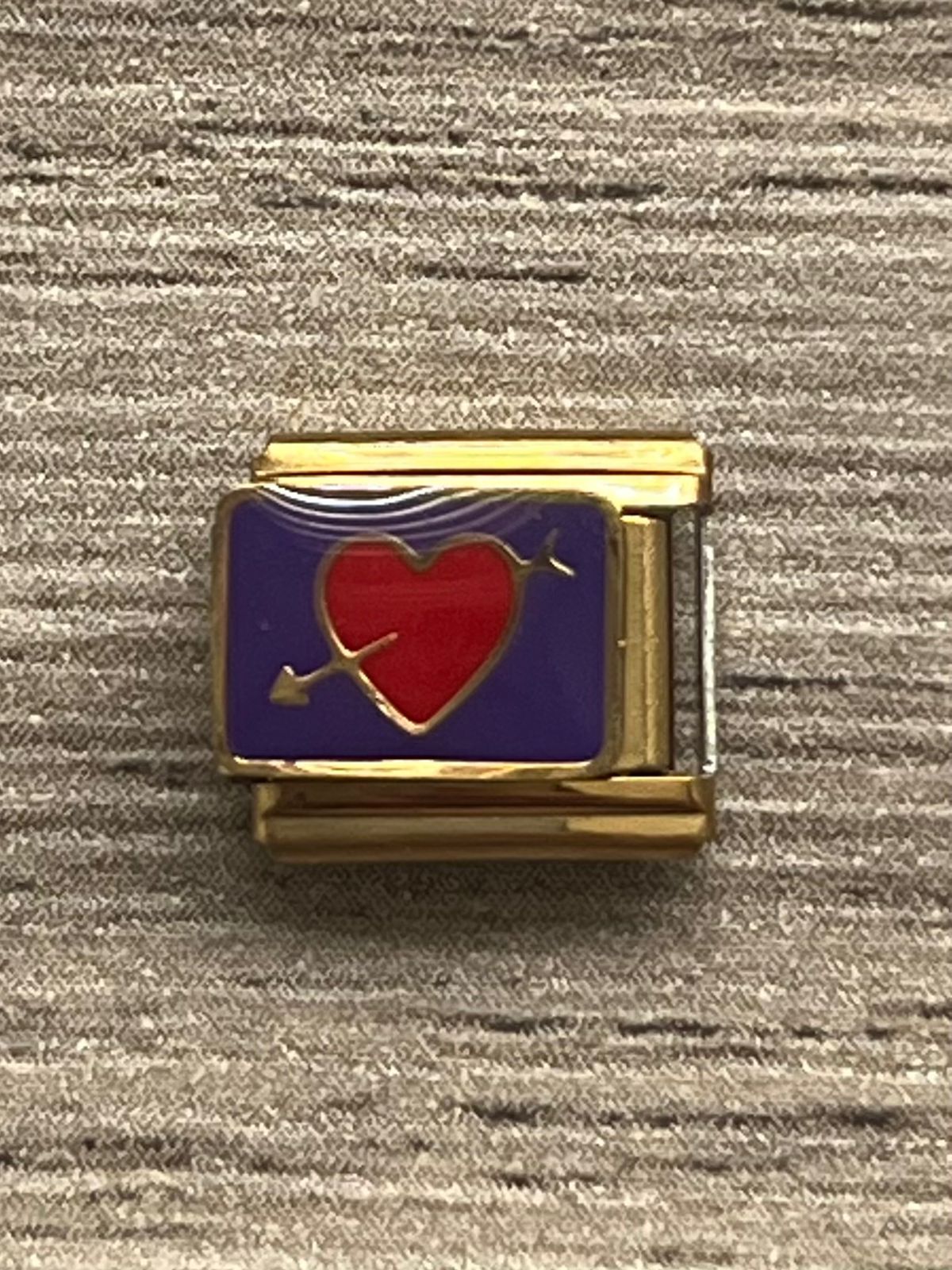 CHARM Corazón Fondo Morado