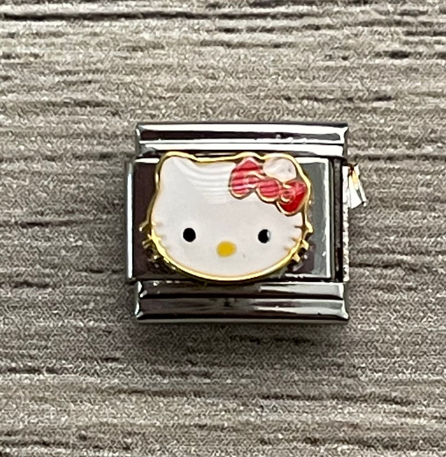 CHARM Cara Hello Kitty
