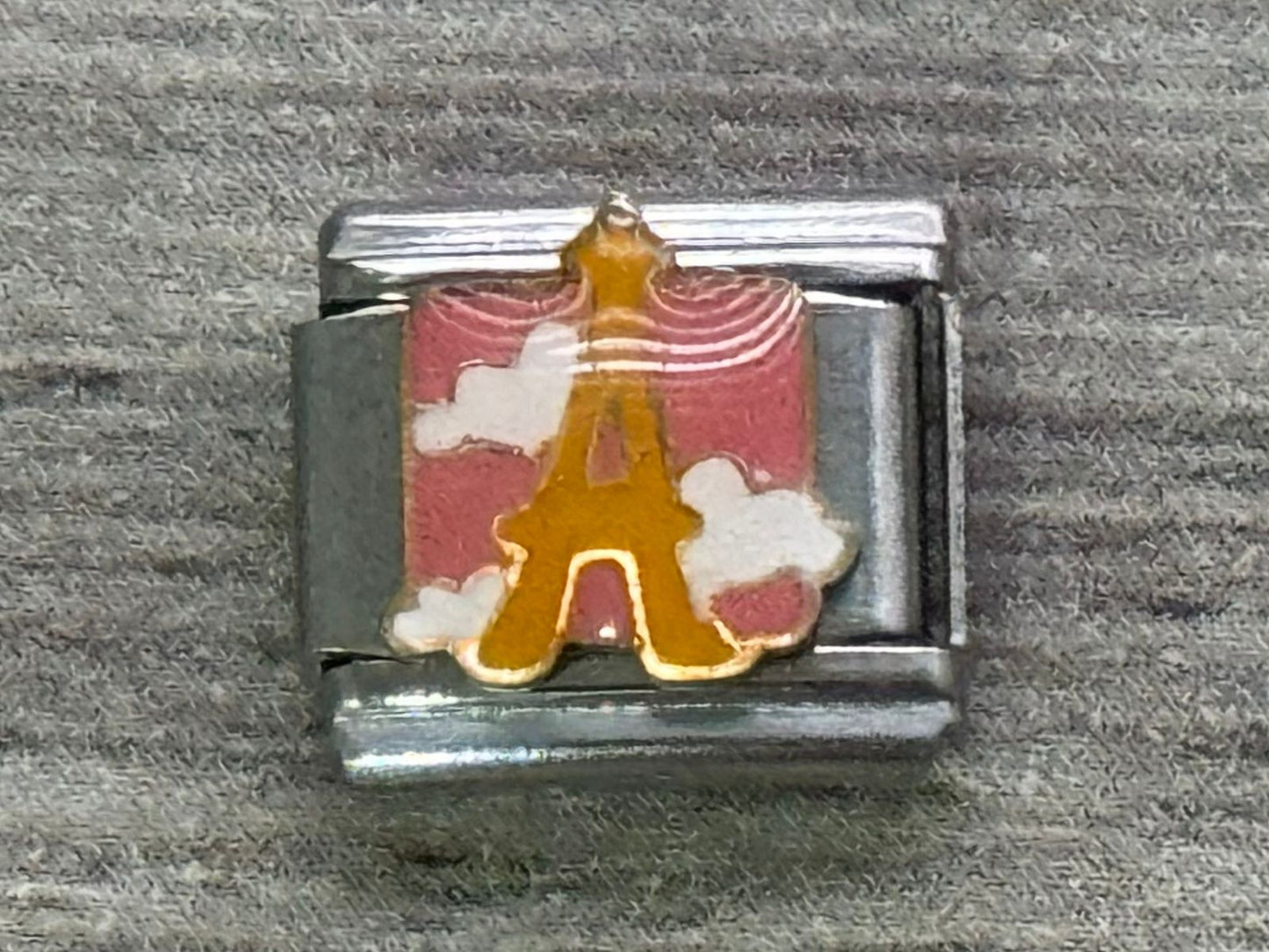 CHARM Torre Eiffel