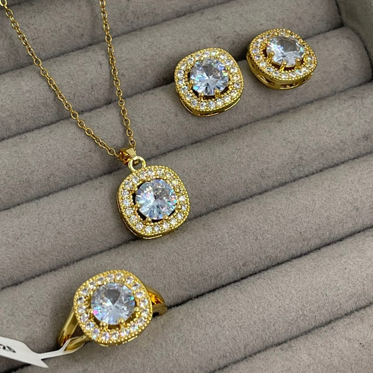 Aretes Halo Zirconia
