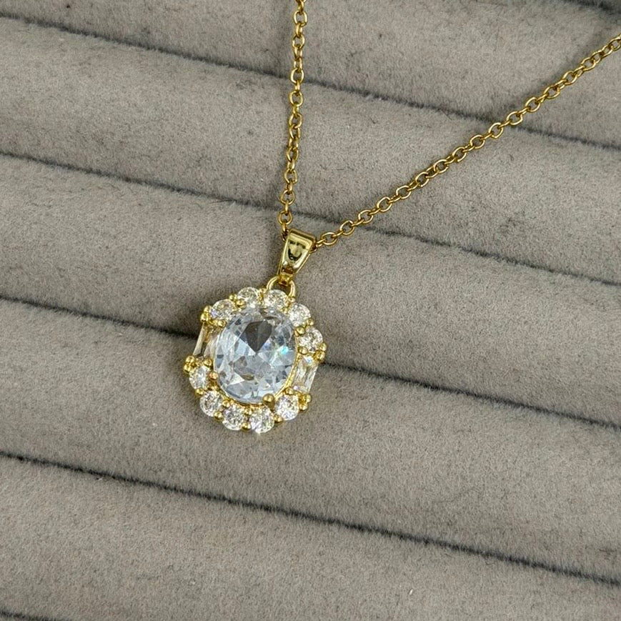 Collar Óvalo Zirconia en Dorado