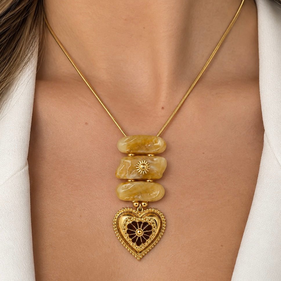 Collar largo corazón y acrílico