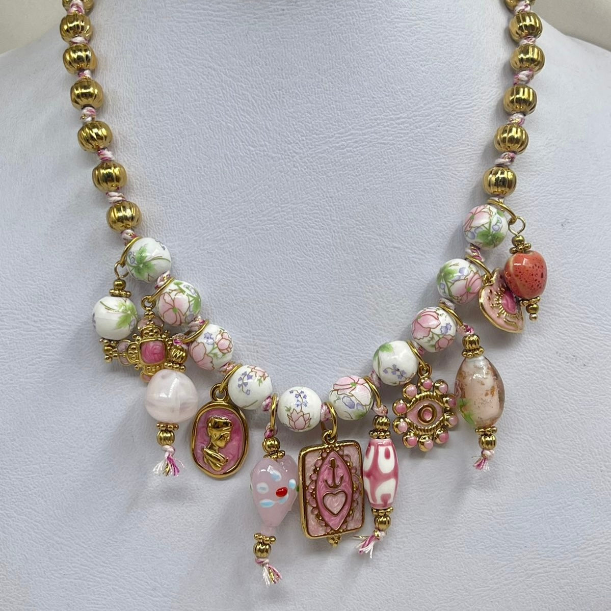 Collar Artesanal con Dijes