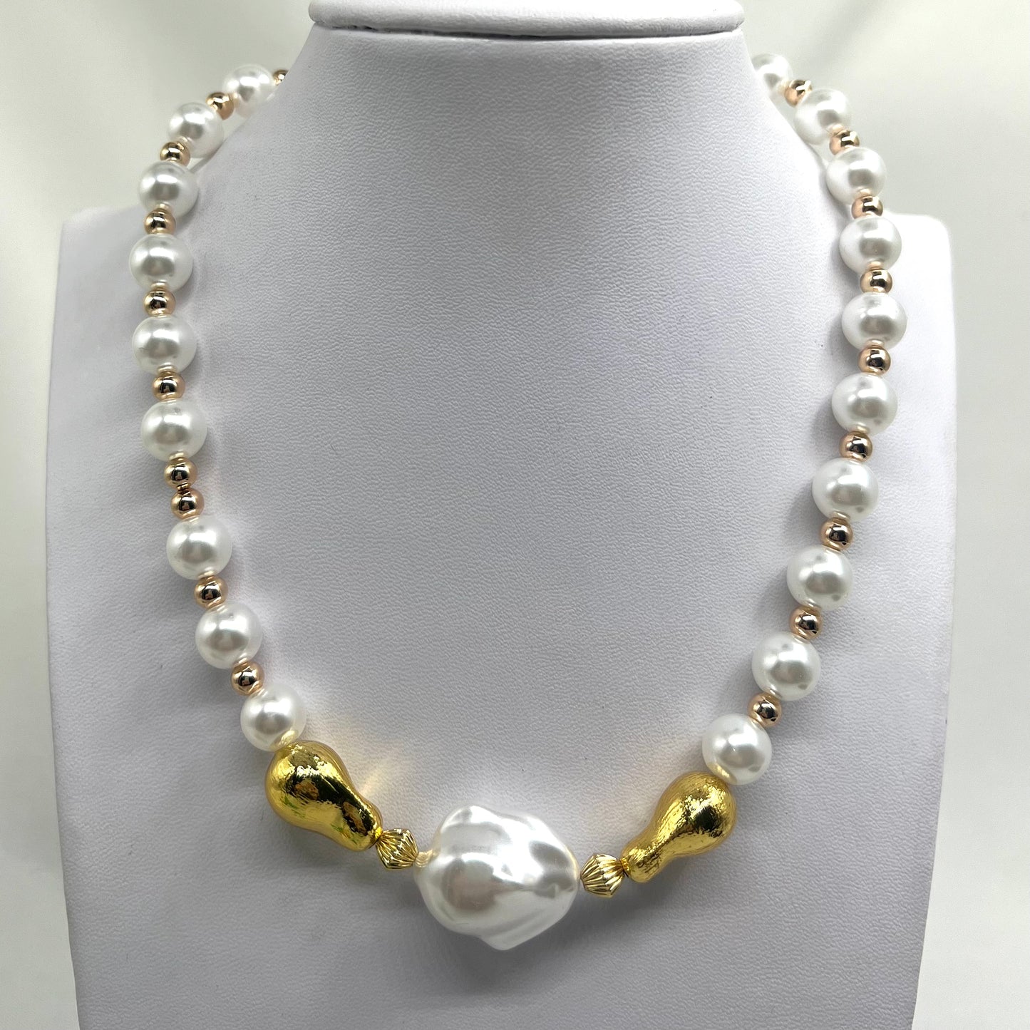 Collar de Perlas con Dorado