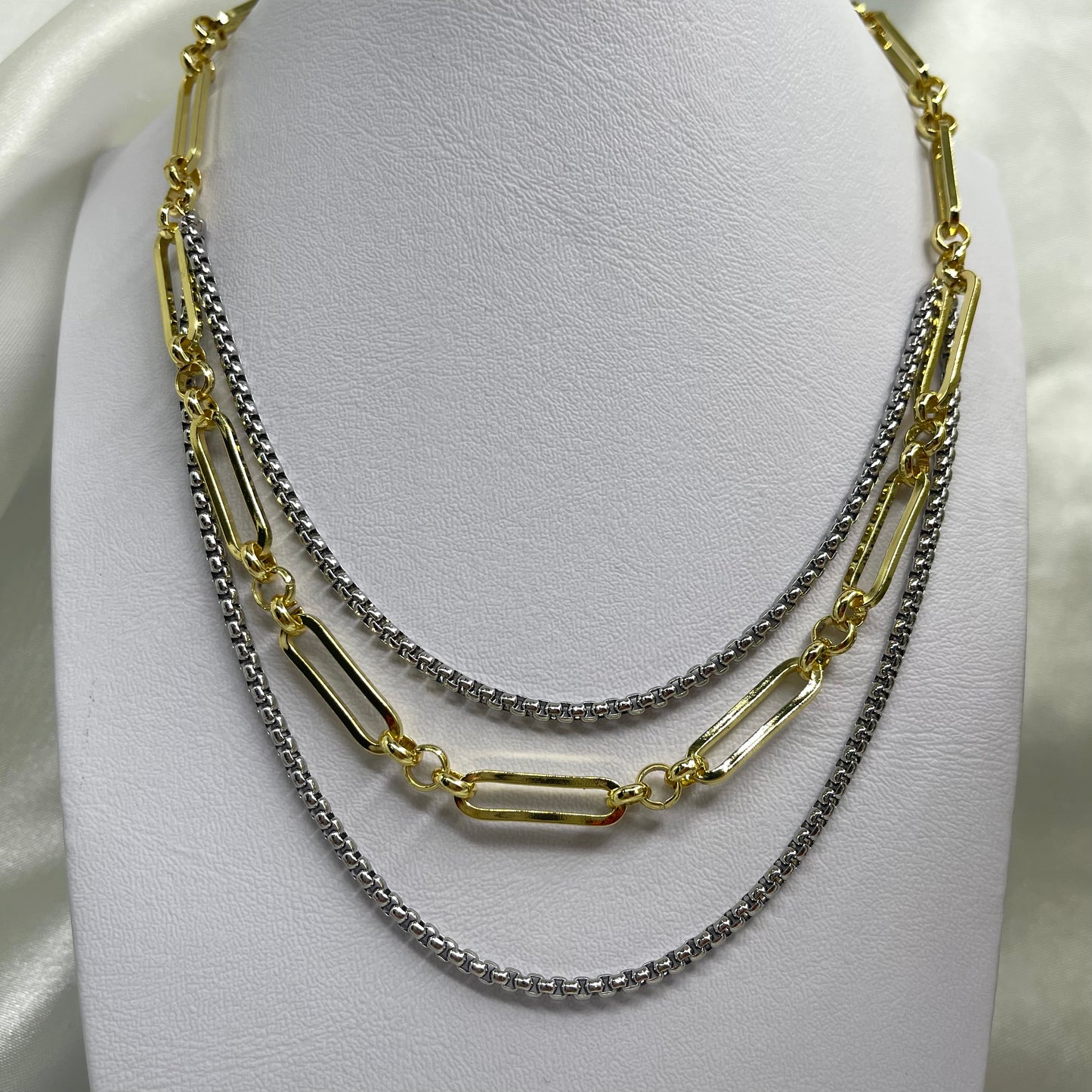 Collar triple cadena bicolor