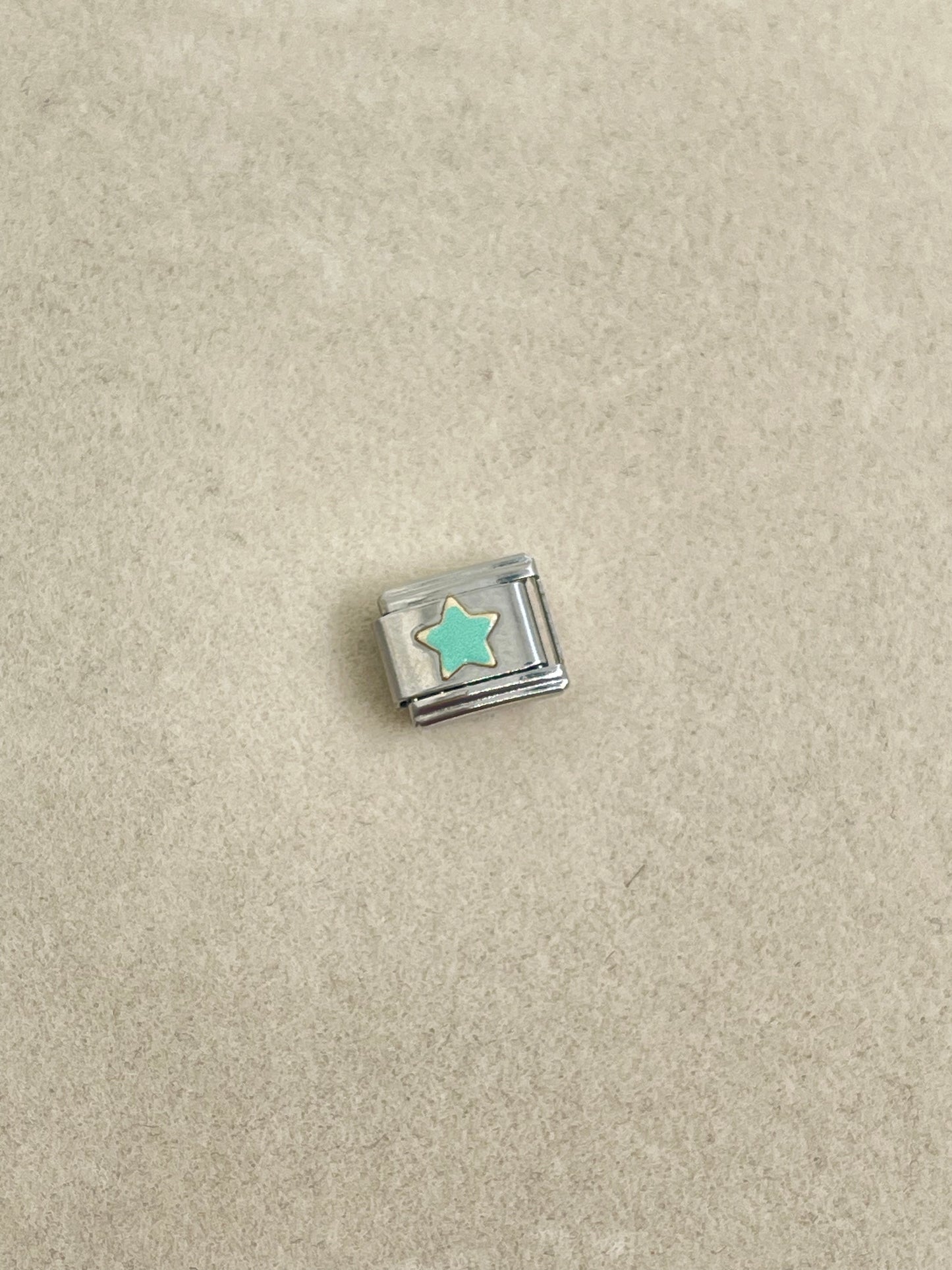 CHARM Sticker Estrella Verde ⭐️