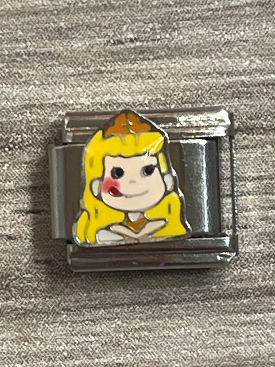 CHARM Princesa Aurora