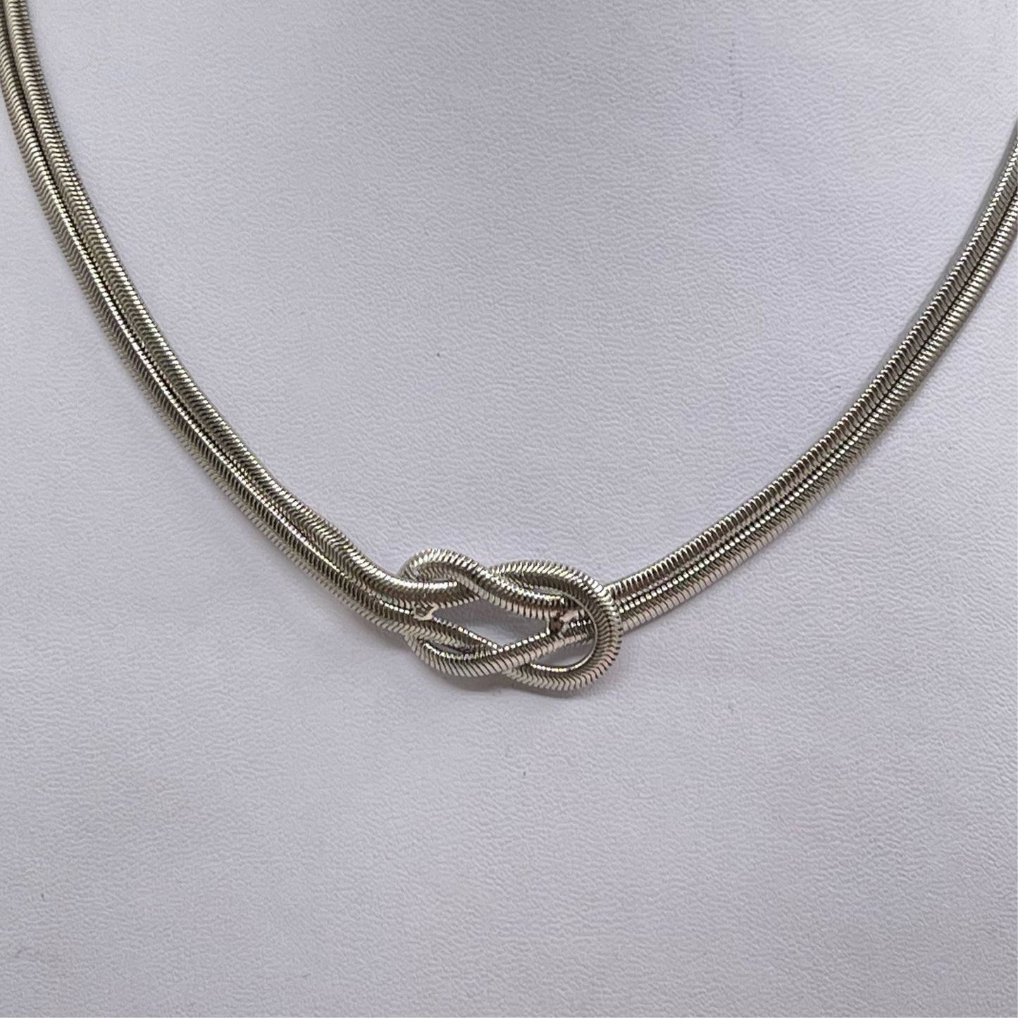 Collar nudo worm acero