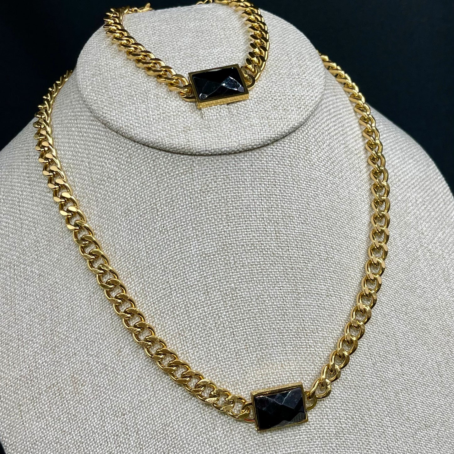 Pulsera de Acero con Piedra Negra