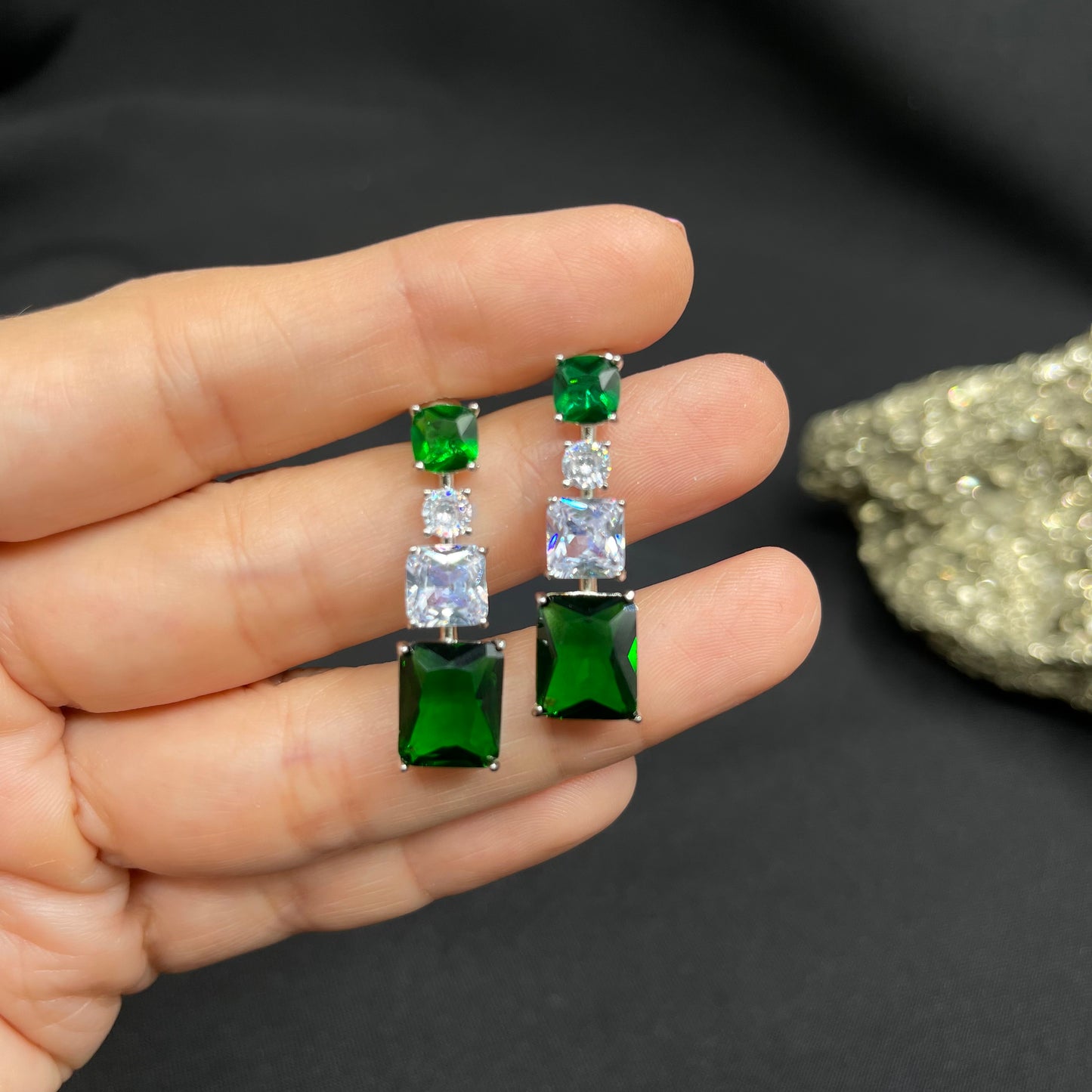 Aretes Cristal Verde con Blanco