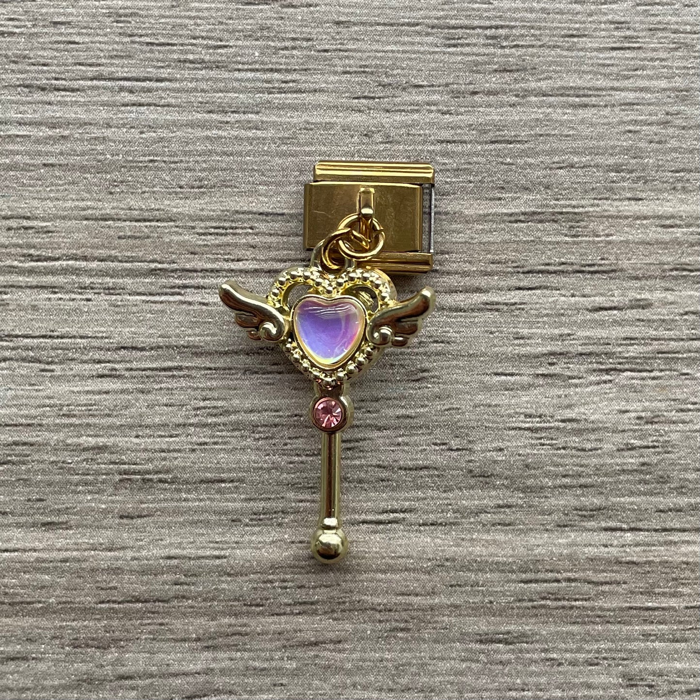 CHARM Gold Báculo de Corazón Colgante