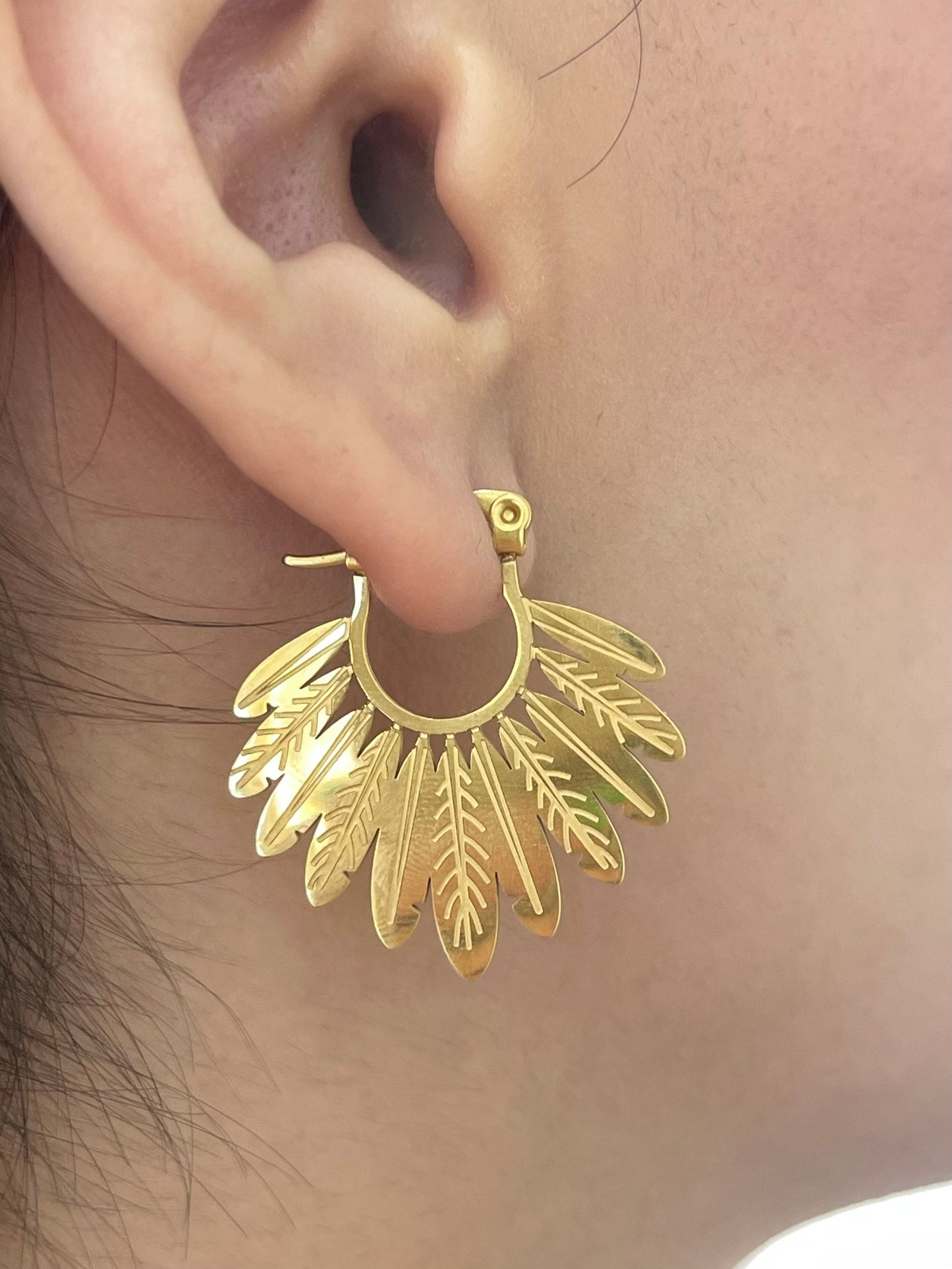 Aretes acero plumas