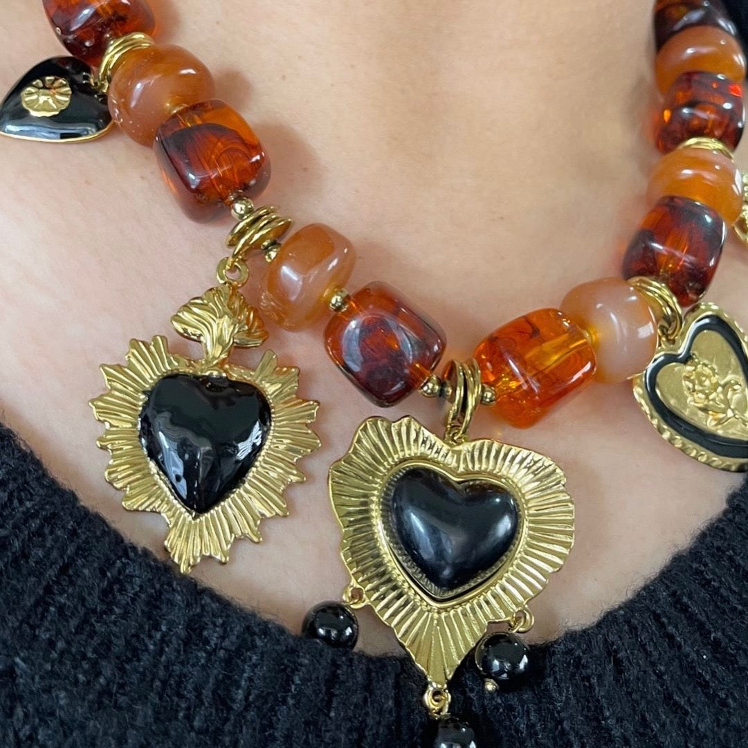 Collar Ámbar Corazón negro