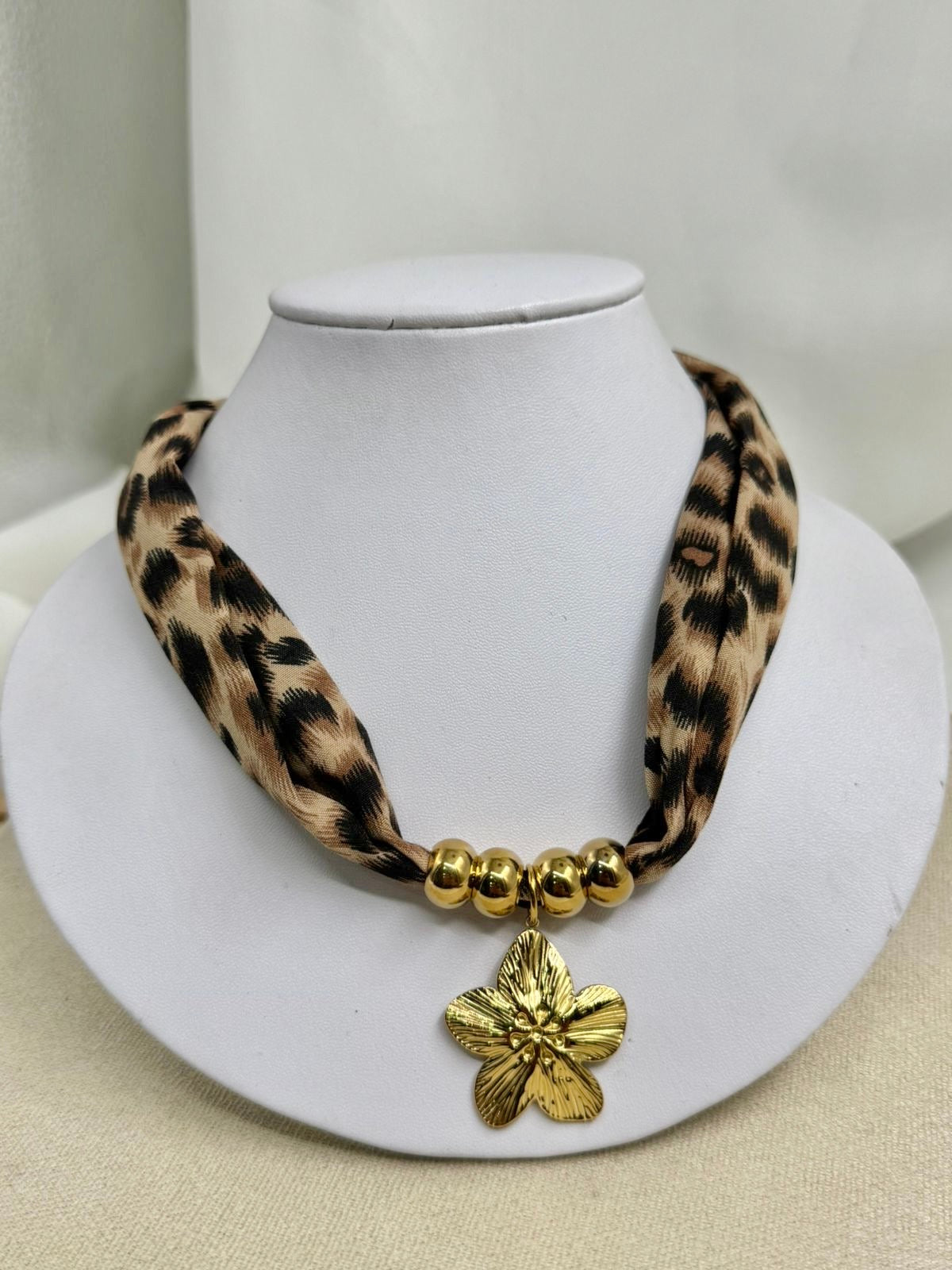 Collar Flor Animal Print