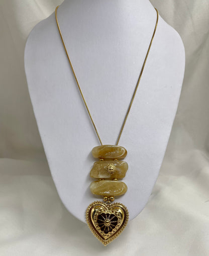 Collar largo corazón y acrílico