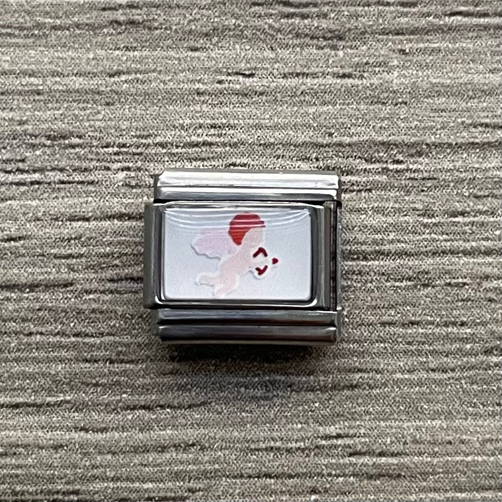 CHARM Cupido con fondo blanco 💘