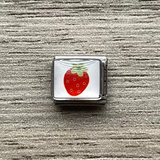 CHARM Fresita con fondo blanco