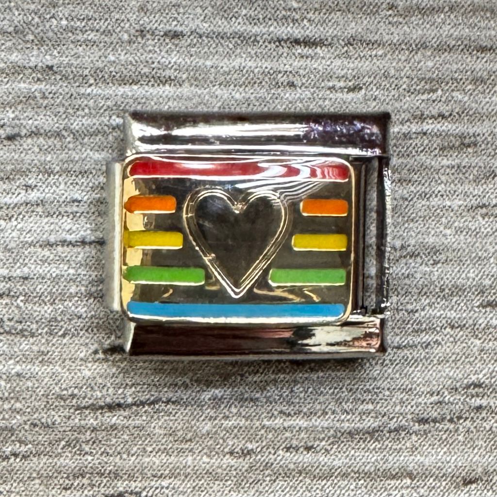 CHARM Corazón Arcoíris 🌈