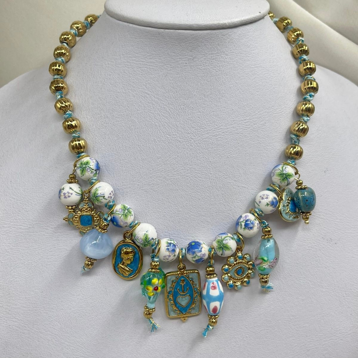 Collar Artesanal con Dijes