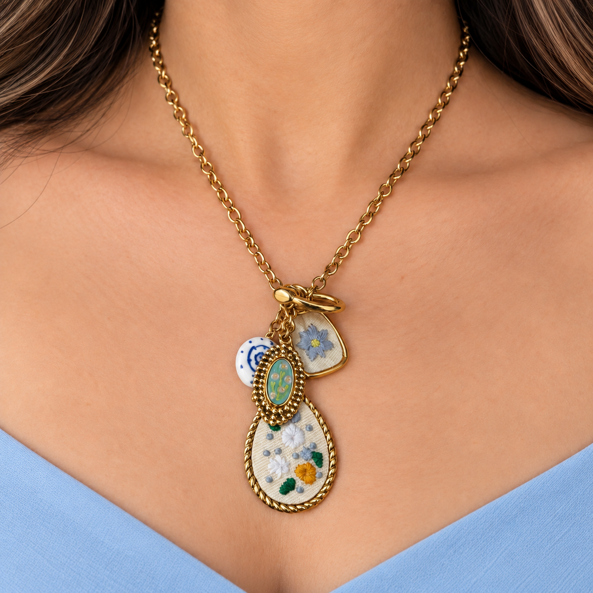 Collar Flor Bordada