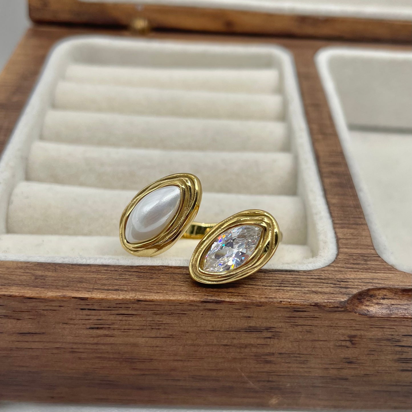 Anillo Perla con Zirconia