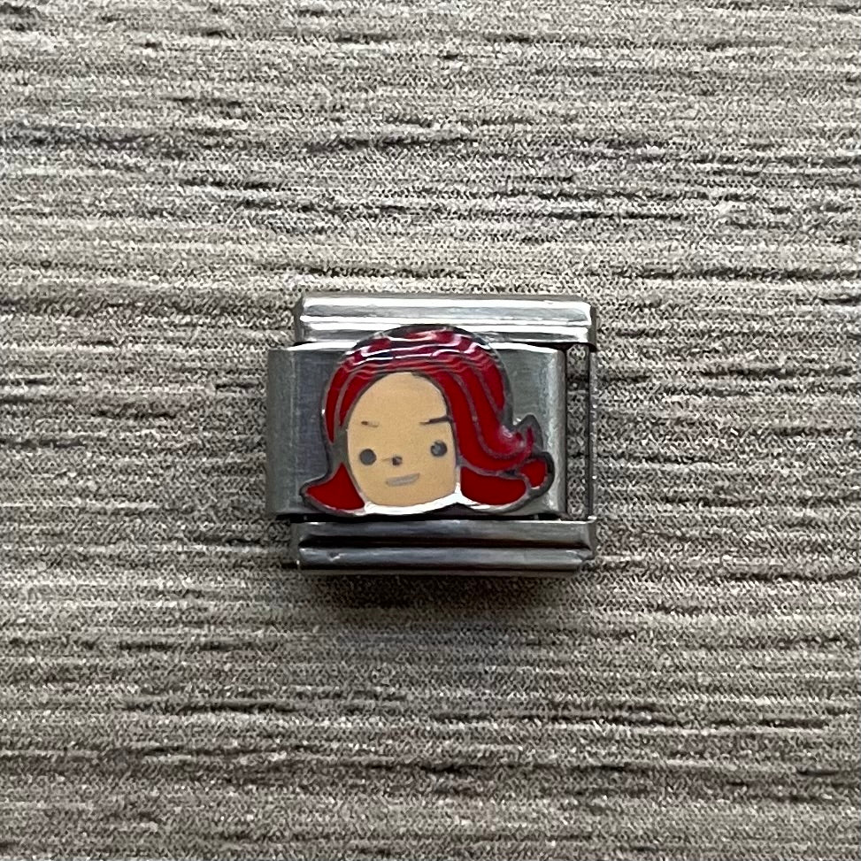 CHARM Niña Pelirroja