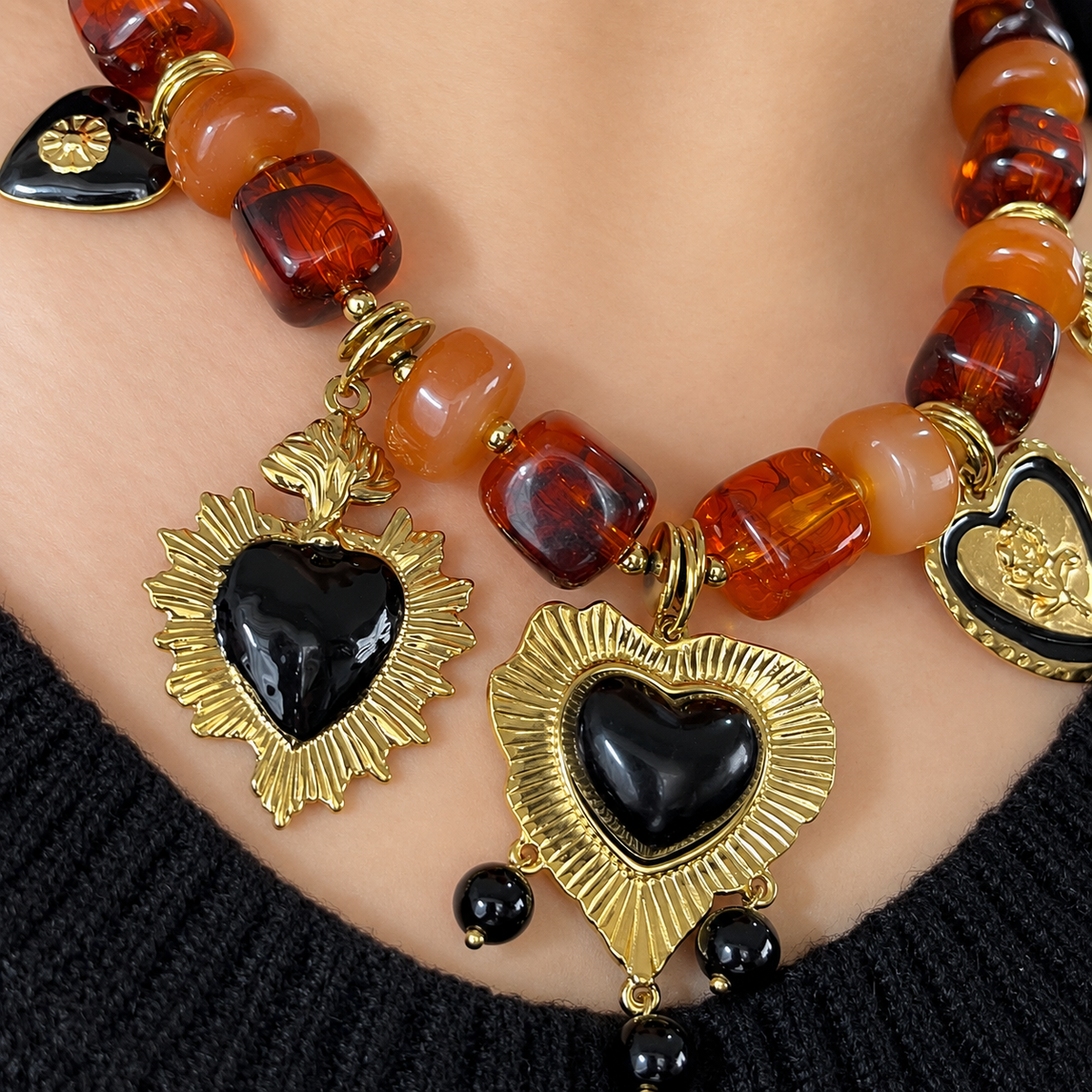 Collar Ámbar Corazón negro