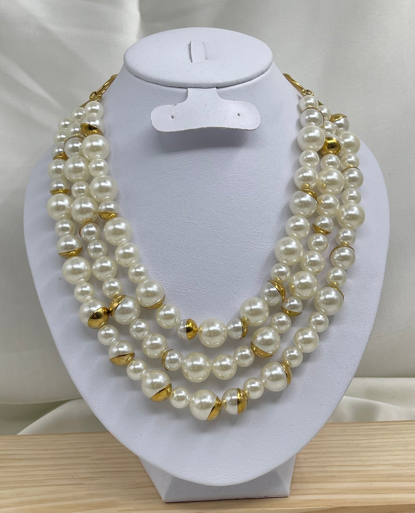 Collar Perlas Tres Hilos