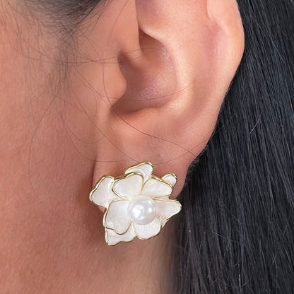 Aretes Flor blanca perla