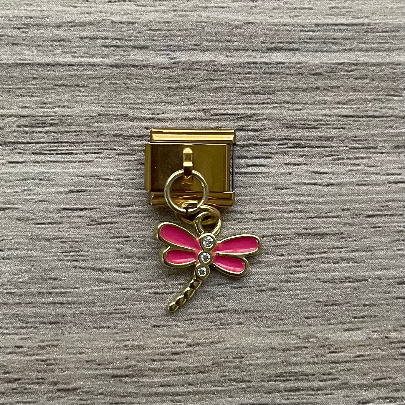 CHARM Libélula Colgante