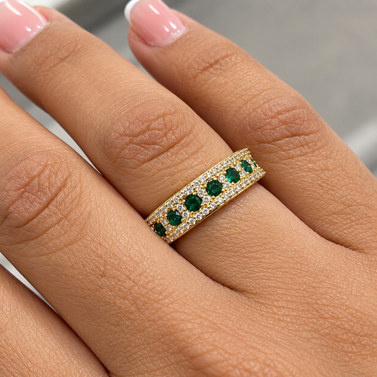 Anillo con Zirconias