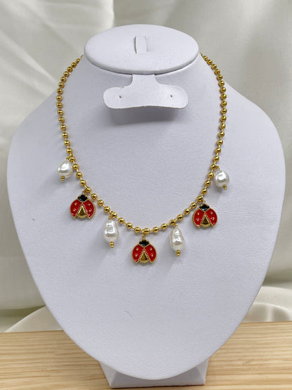 Collar Catarinas con Perlas 🐞