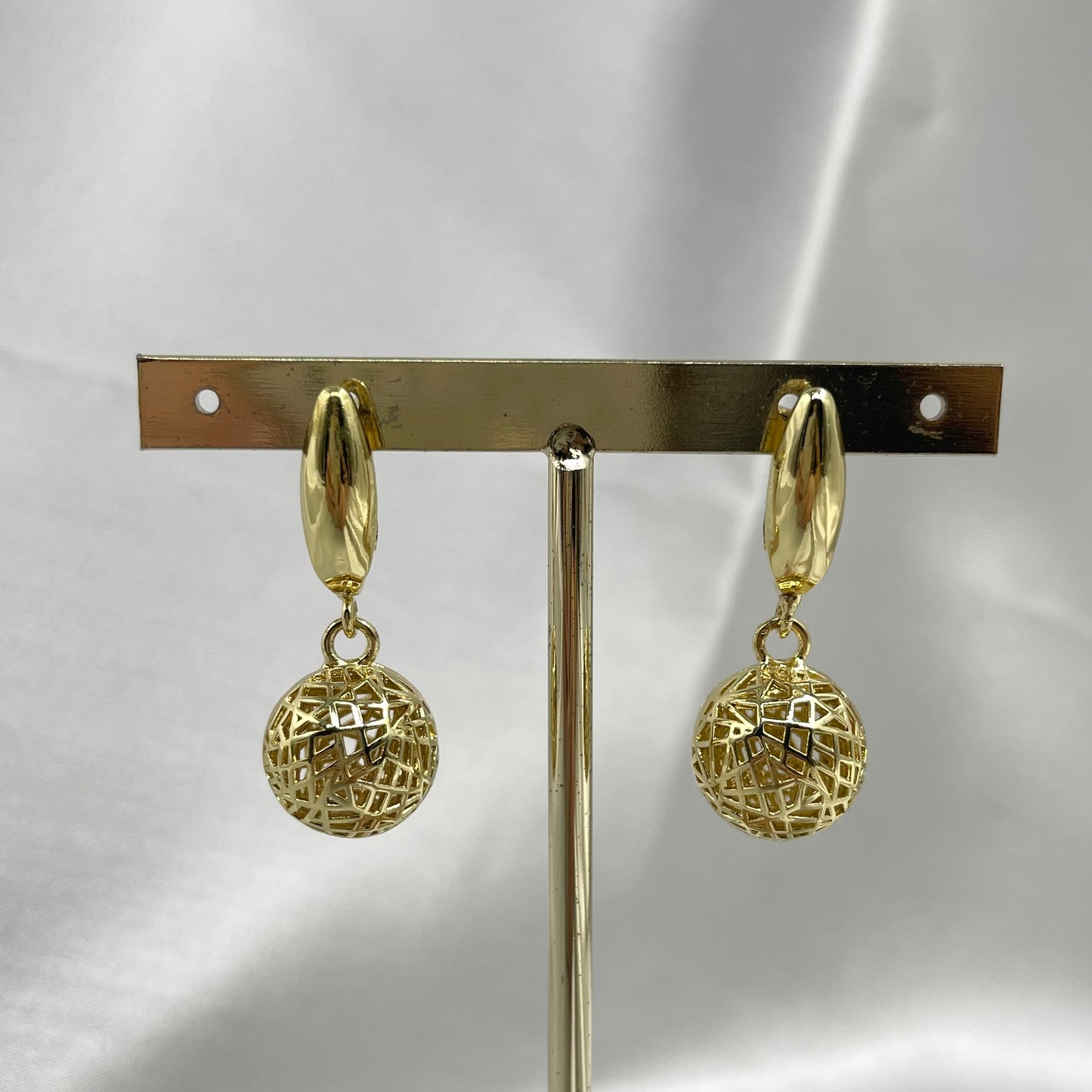 Aretes bola malla