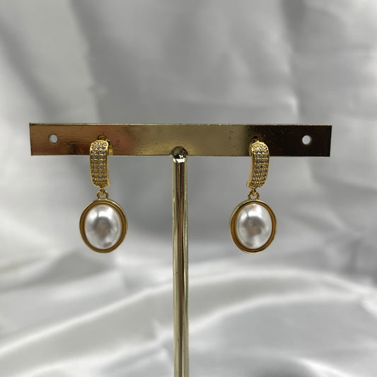 Aretes perla ovalada y dorado