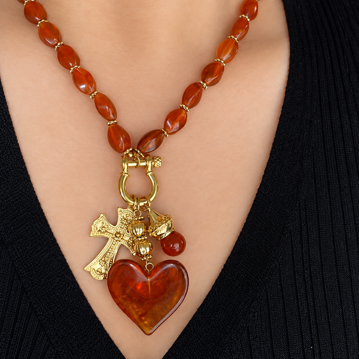Collar Ámbar Corazón y Cruz