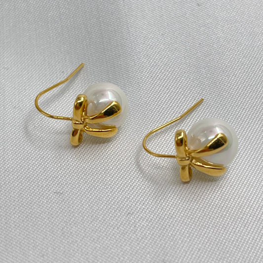 Aretes perla gancho y moño