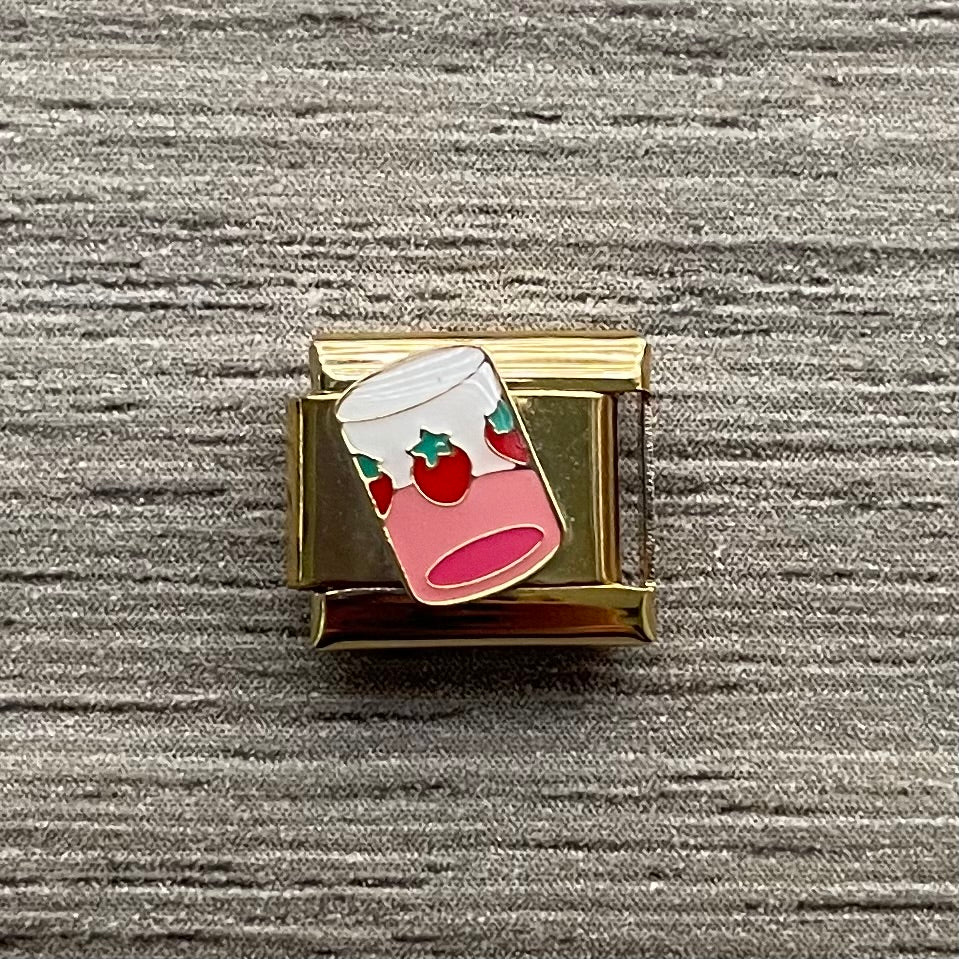 CHARM Gold Malteada de Fresa