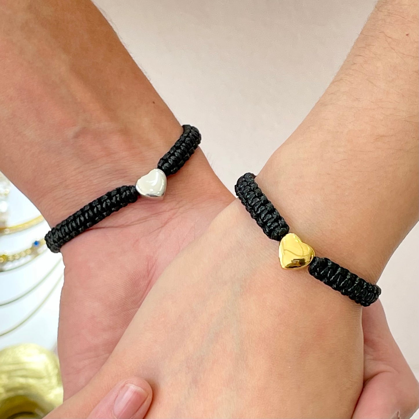 Pulseras tejidas corazón dúo